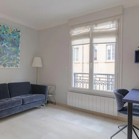 Apartment Fonctionnel Et Bien Situe, Coeur 6eme *